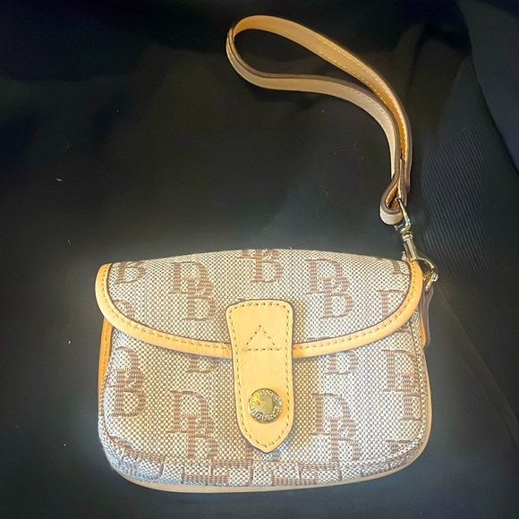 Dooney & Bourke Handbags - Barely used Dooney & Bourke canvas wristlet